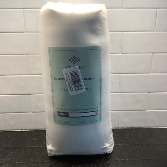 Faux Fur Throw Blanket with 3D Bubbles Ivory - Picture 2 of 7